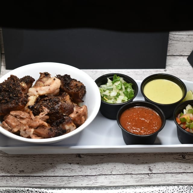 Barbacoa Combo (1 Lb, 12 Tortillas, 2 Barrilitos).